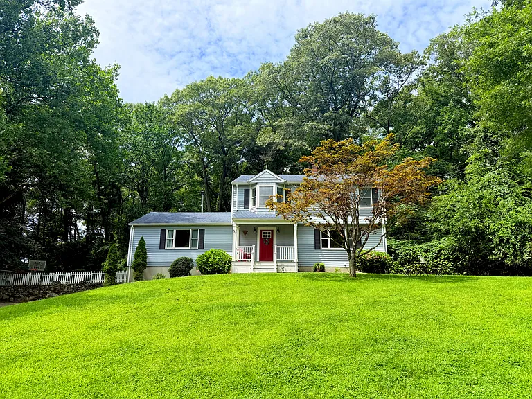 500 Wolcott Ln — Photo 2