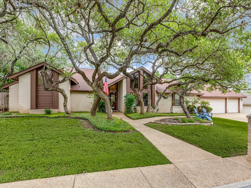 5 bed, 3851 sqft, $5,000 — Photo 2