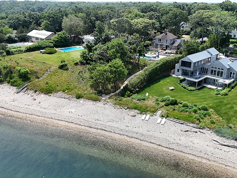 223 Kings Point Rd — Photo 4