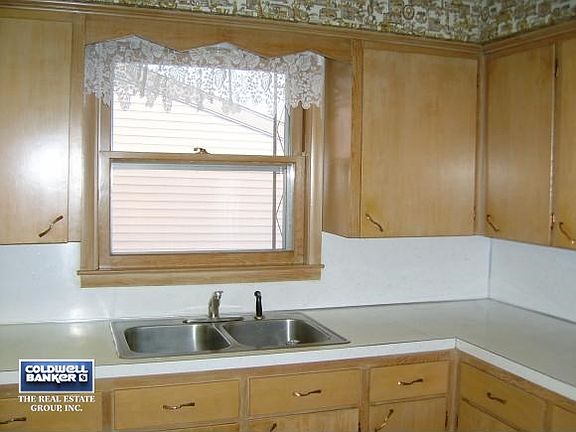 4th image of 218 Nye St
