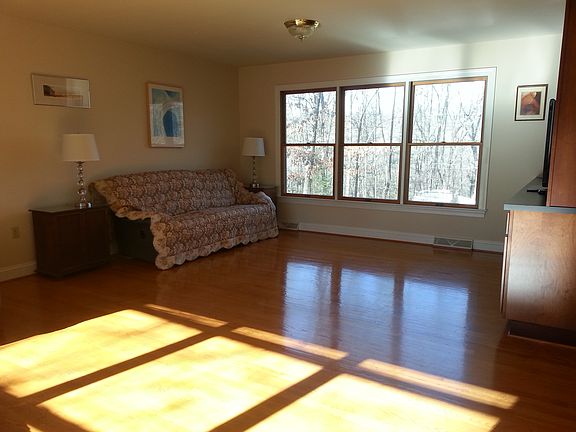 3rd image of 104 Woodland Dr