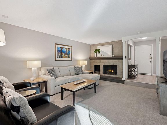 5th image of 6085 Lincoln Dr APT 214