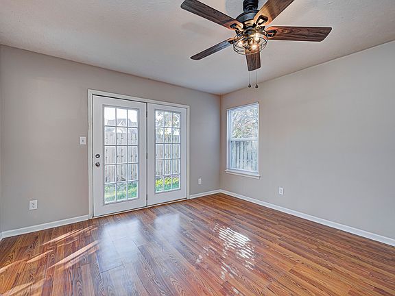 4th image of 4817 Ossington Ct