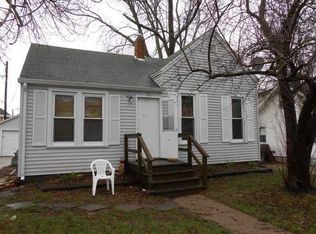 106 State St, Center Point, IA 52213