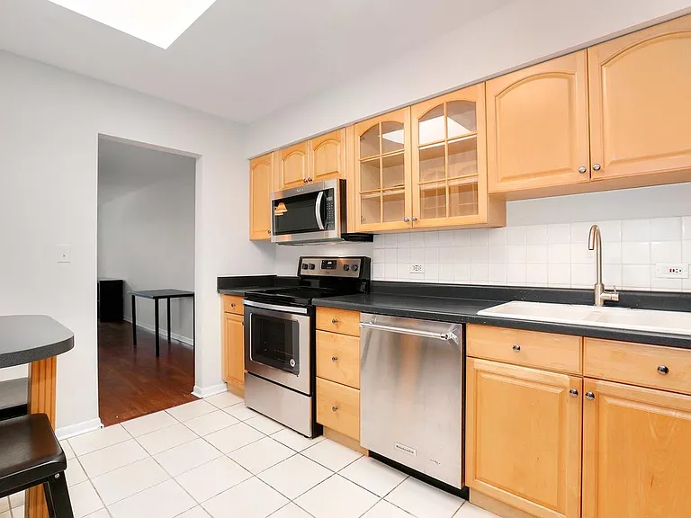 1234 Elmwood Ave #4F — Photo 11