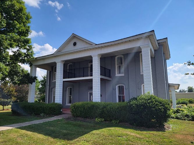 1st image of 226 Main St