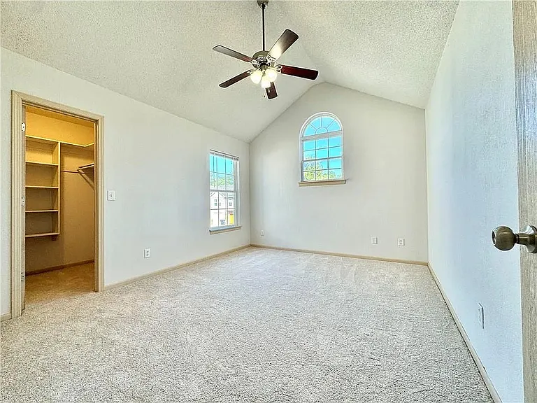 2928 S Harvard Ave — Photo 8
