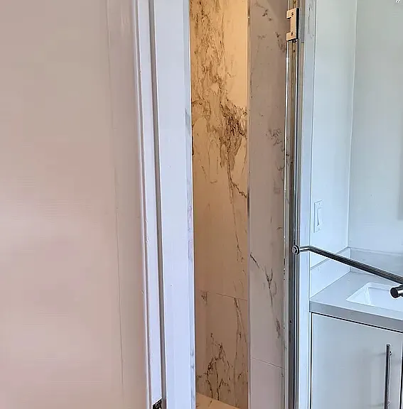 8222 De Longpre Ave #6 — Photo 16