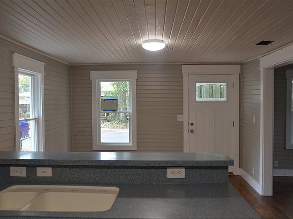 4th image of 2807 N 6th Ave