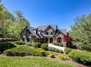 445 Mitchell View Dr, Hendersonville, NC 28792