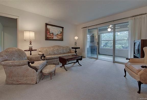 3rd image of 211 Hampton Ct