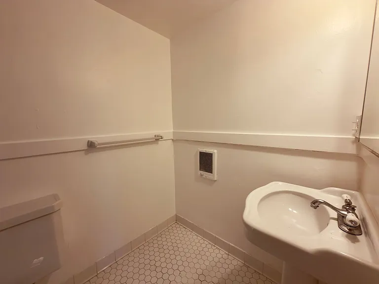 2235 NW Johnson St — Photo 8