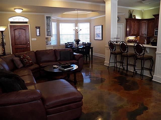 1st image of 306 E Hillcroft Dr