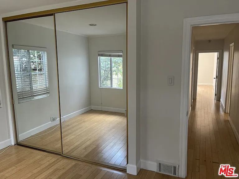 101 N La Peer Dr — Photo 19