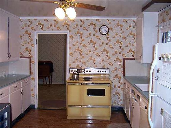 3rd image of 1819 Davison Ave