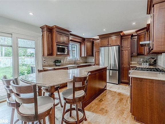 5th image of 70 Girdwood Dr