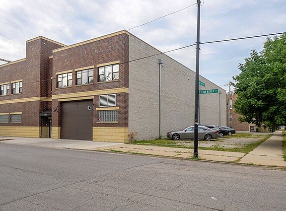 2nd image of 2942 W Van Buren St