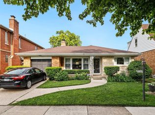 8239 Lowell Ave, Skokie, IL 60076