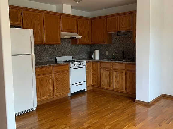 4th image of 810 Idaho Ave