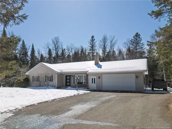 250 Melanie St, Grand Falls, NB E3Y 3T5