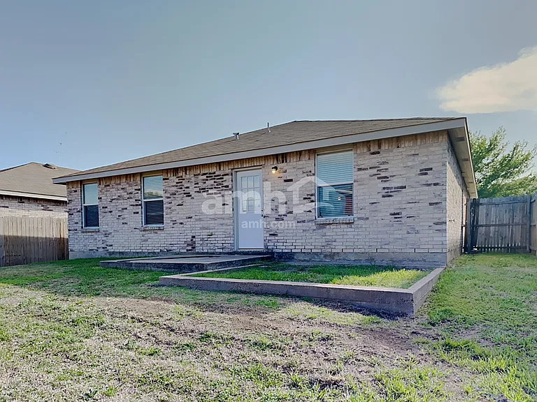 8427 Cotton Valley Ln — Photo 17