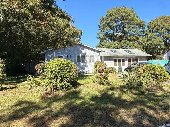 5475 Expressway Drive N, Holtsville, NY 11742