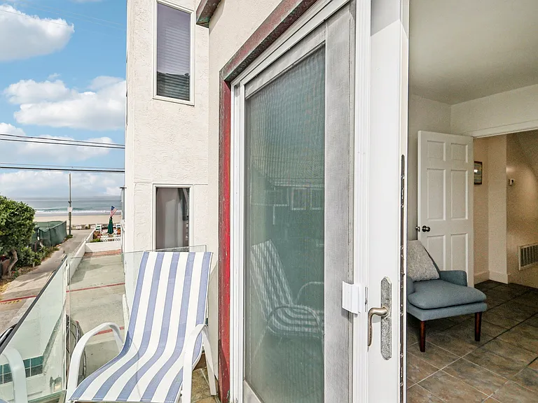 722 Sunset Ct — Photo 3