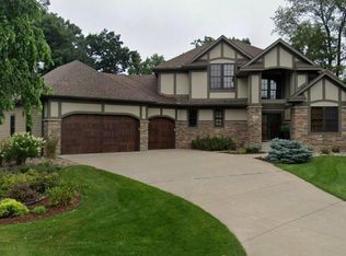 230 Board Cir, Mahtomedi, MN 55115