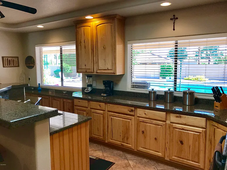 185 E Cercado Ln — Photo 19