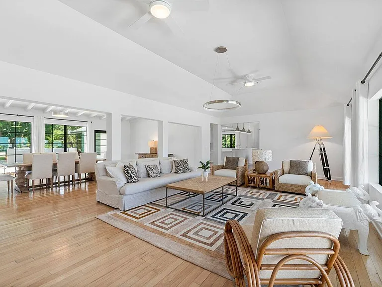 210 S Lake Dr — Photo 17