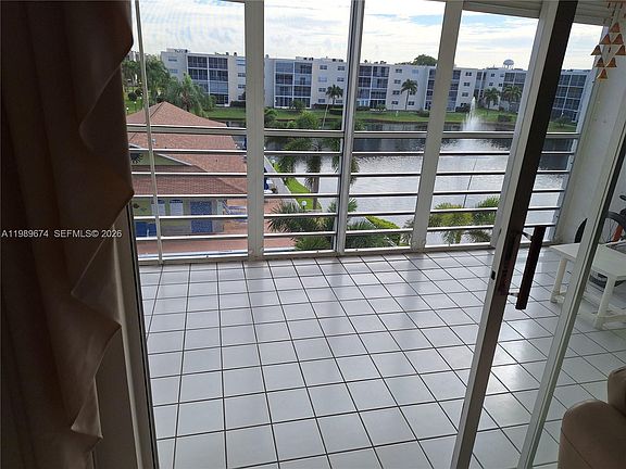 4th image of 1025 SE 3rd Ave APT 401