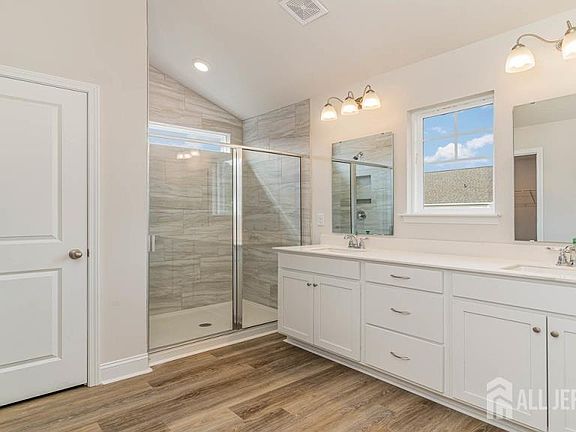 2nd image of 265 Plainfield Rd