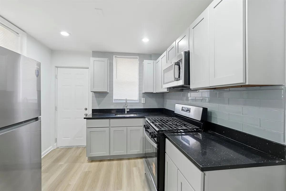Building Photo - 2828 Winton St