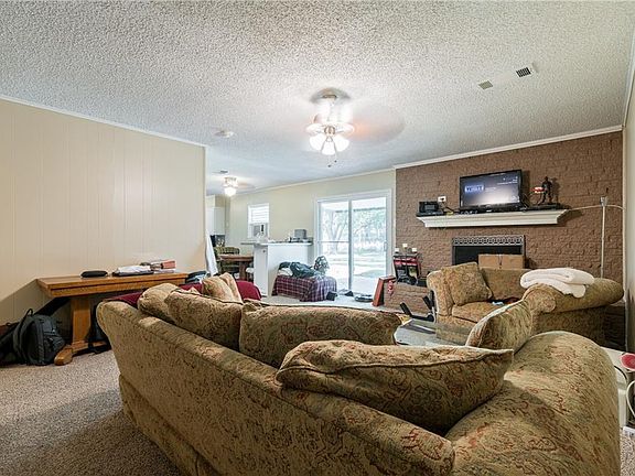 5th image of 724 Charyl Lynn Dr