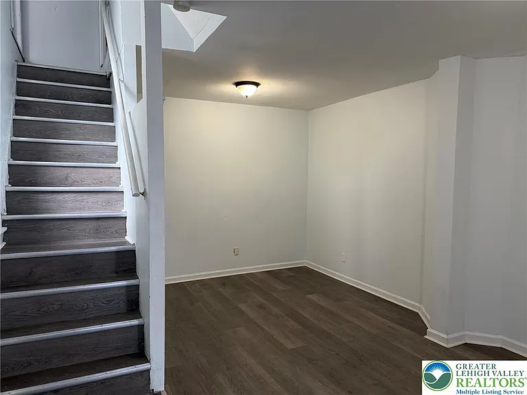 218 N Fountain St — Photo 4