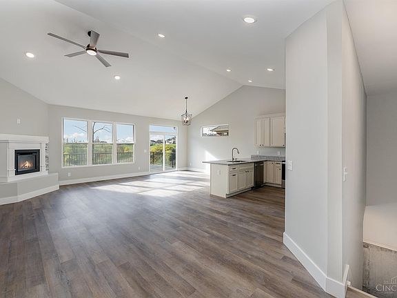 2nd image of 51 Oakmont Ct