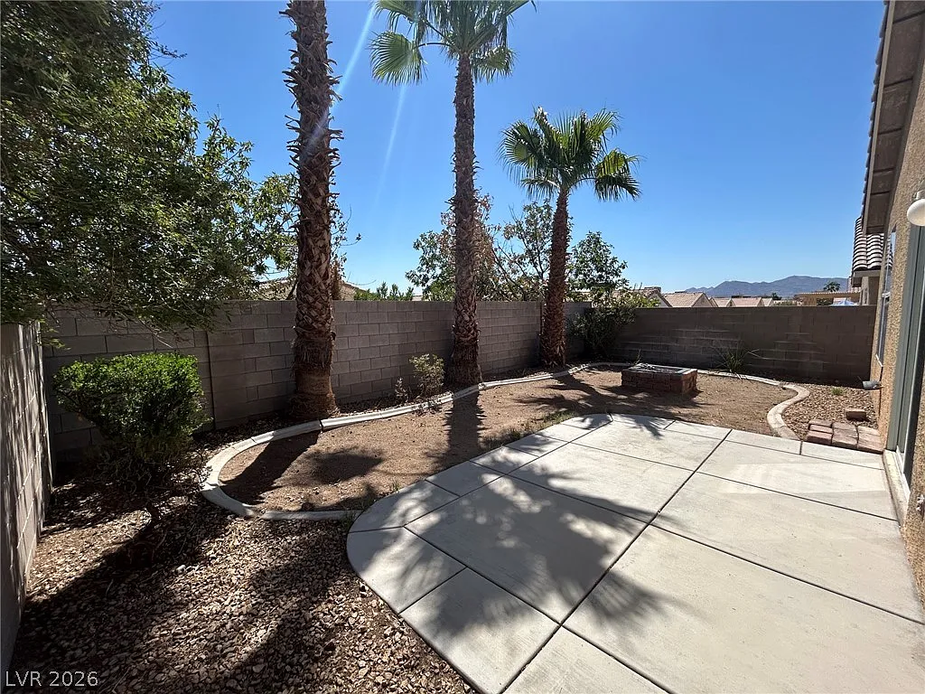 3 bed, 2.0 bath, 1183 sqft, $1,699 — Photo 2