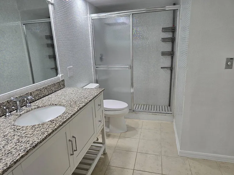 2511 N Orangewood St — Photo 11