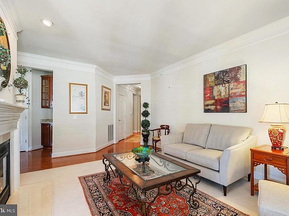 5th image of 701 Fallsgrove Dr APT 404