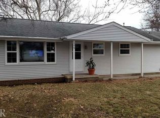206 E 2nd St, Mackinaw, IL