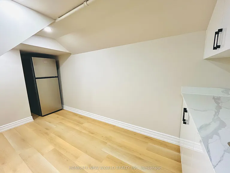 298 Empress Ave #BASEMENT — Photo 5