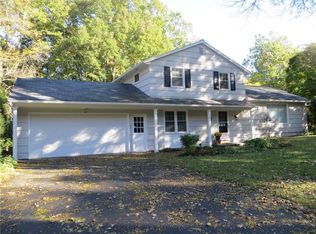 19 Woodside Ln, Pittsford, NY 14534