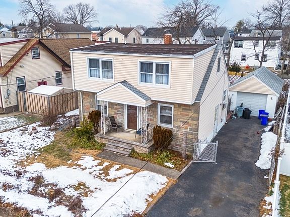 3rd image of 257 Floral Ln