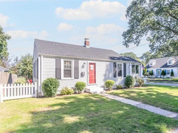 101 2nd Ave, Warwick, RI 02888
