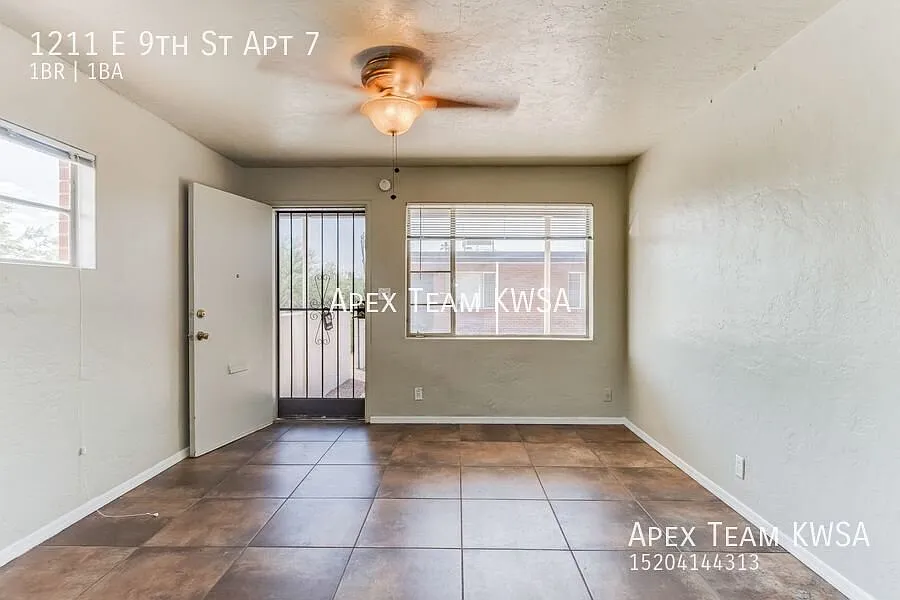 $745- Quiet 1 bed / 1 bath Apartment Moments Away from the University of Arizona & Central Tucson!! — Photo 2