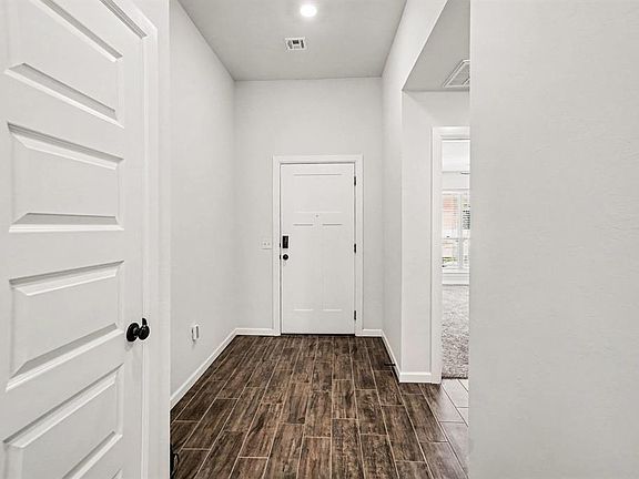 3rd image of 2323 Arcady Ave