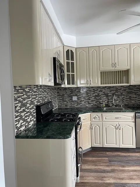 3 bed, $2,500 — Photo 2