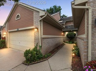 9327 Eastwind Dr, Livonia, MI 48150