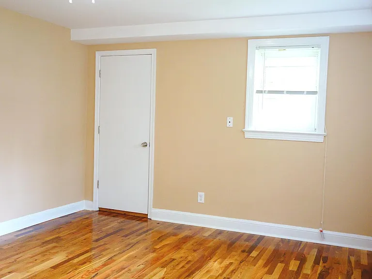8210 Greenwood Ave — Photo 7