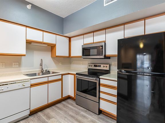4th image of 2825 Triple Crown Ln Unit 1